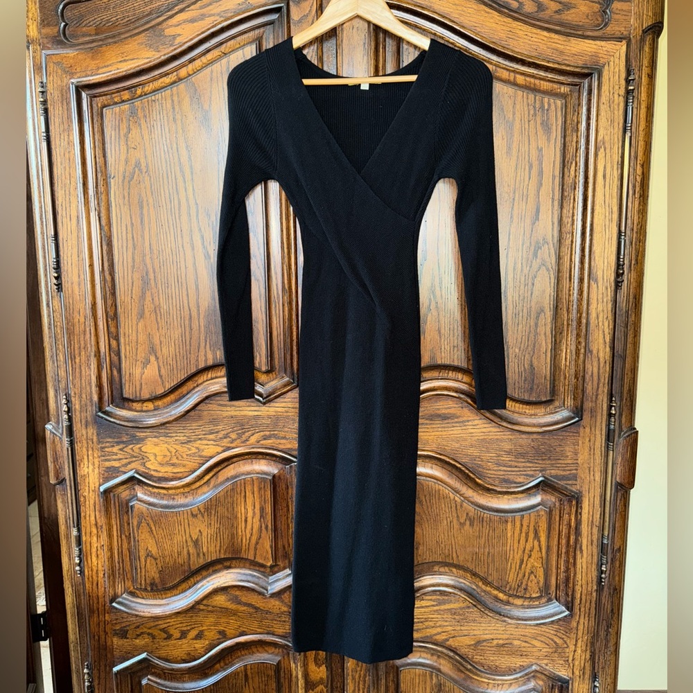 Gianni Bini Black V-Neck Long Sleeve Midi Sweater Dress